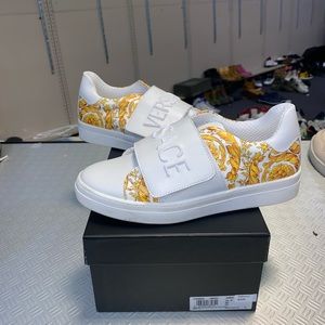 Versace shoes white and gold size 37